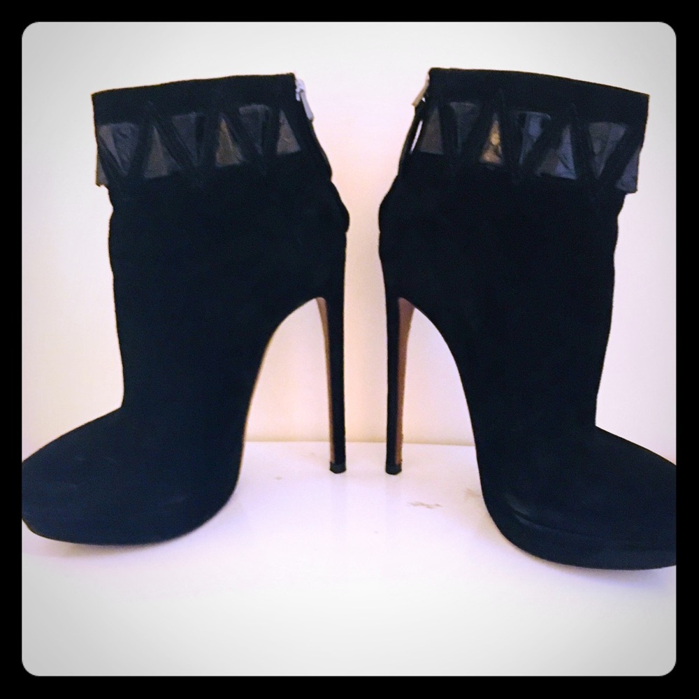 Alaia Paris leather/ snake skin ankle boots sz 6